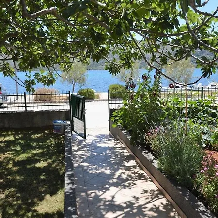 In Mit Privatem Parkplatz By Interhome Apartamento Poljica (Trogir)