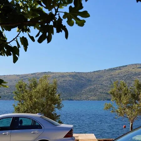 Apartamento In Mit Privatem Parkplatz By Interhome
